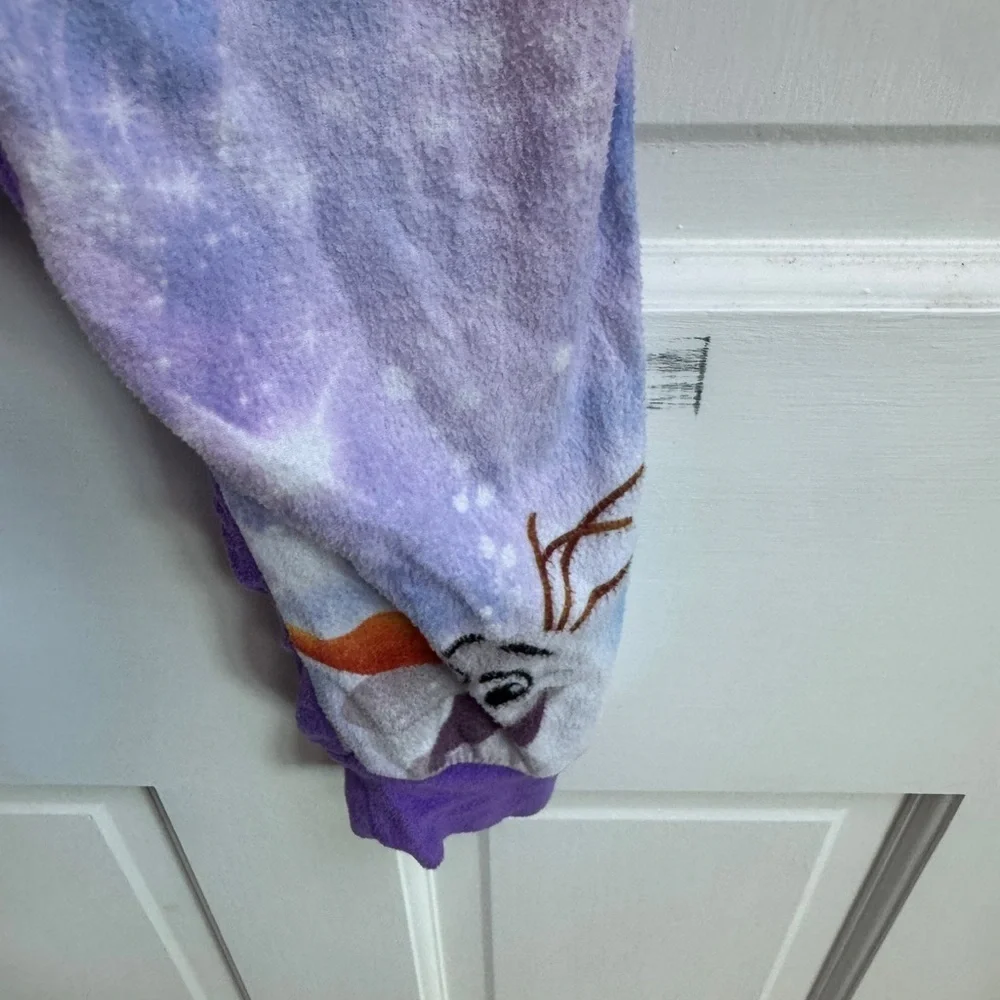 Disney Frozen XS Girls Size 4 Elsa & Anna Fleece Footie Pajama Purple and White - Picture 3 of 5